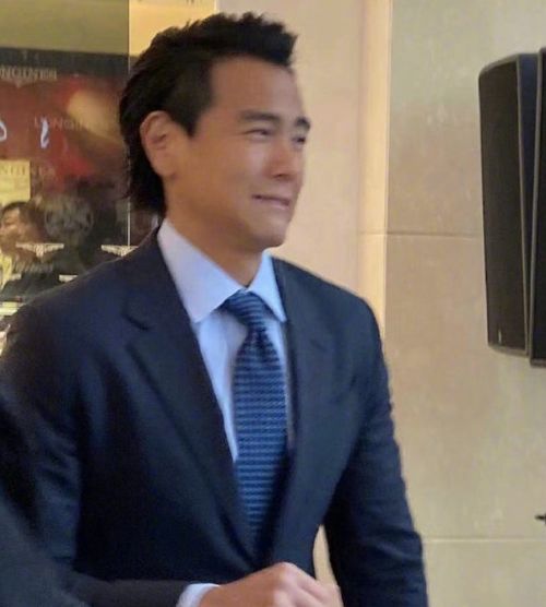  组图全国冻哭预警彭于晏穿西装出席活动被冻成表情包