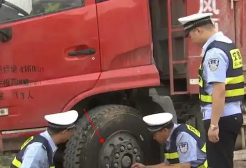 男子倒车意外碾死妻子,当天操办下葬,民警却从家中搜出百万保单 男子倒车意外碾死妻子,当天操办下葬,民警却从家中搜出百万保单