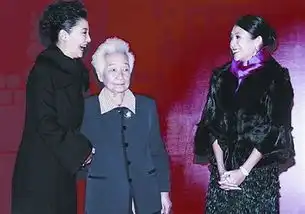  章子怡演绎现实版强颜欢笑与徐帆同坐有面子