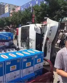 男子驾装载机撞警车碾行人被击毙 男子驾装载机撞警车碾行人被击毙