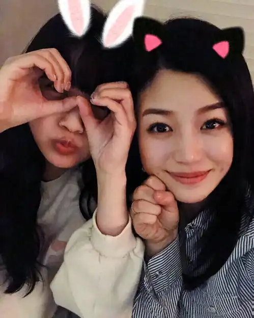  陈妍希素颜聚会照,完全不像生过孩子的妈妈,羡慕陈晓好福气