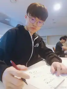  skt战队体育馆内玩游戏众人展现运动一面