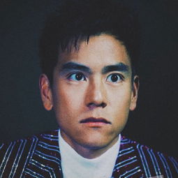  彭于晏一个行走的表情包