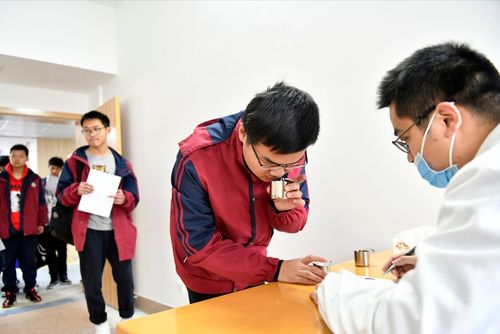  高考体检如大型翻车现场,有人吓成表情包,有人主动一丝不挂