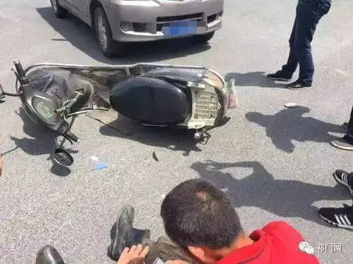 碾死我表情包两车