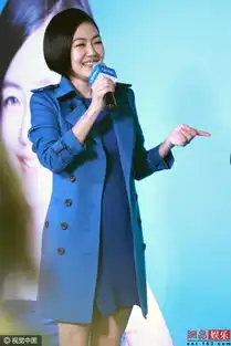  小s又秀表情包呲牙大笑露双下巴显富态