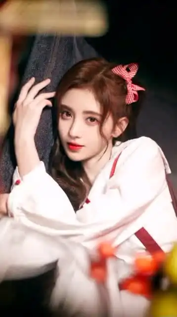 鞠婧祎这是要去幼儿园吗穿这么可爱  鞠婧祎这是要去幼儿园吗穿这么可爱