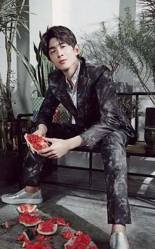  海底捞居然还有ktv服务哈哈哈哈哈我去的是假的海底捞吗