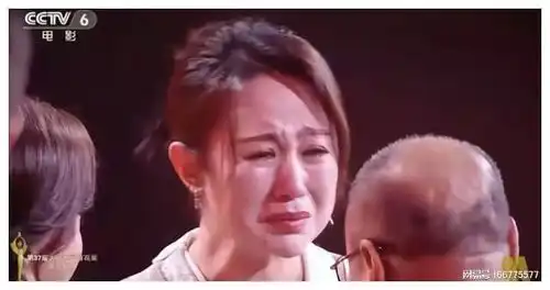  马丽卫冕第37届百花奖影后,泪洒领奖台,激动的无以复加
