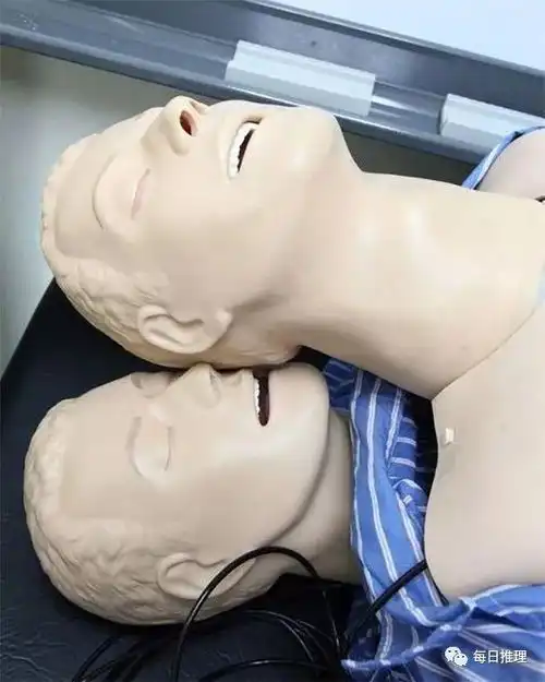  这些模特的姿势有毒....