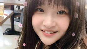  神美坂同学在中国小吃店里吃卤肉套饭可香了吃完后遇到穿着日本女高中生的水手服校服jk过膝条纹袜青春时尚清纯可爱儿童乐园小孩子可爱o欢乐