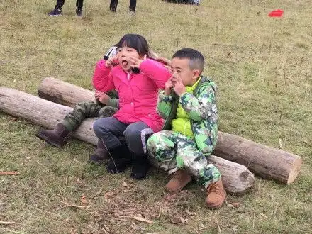 jasper化身表情包王子,与小山竹默契做鬼脸,想起应采儿的神猜测  jasper化身表情包王子,与小山竹默契做鬼脸,想起应采儿的神猜测