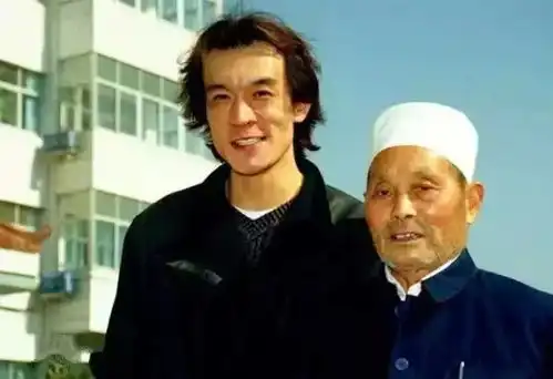  靠100元起家,赚8分钱利润,如今身价几十亿的他说绝不上市