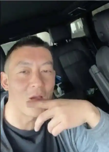  陈冠希和女儿玩直播,4岁alaia大长腿太优越,秦舒培超模基因太强大