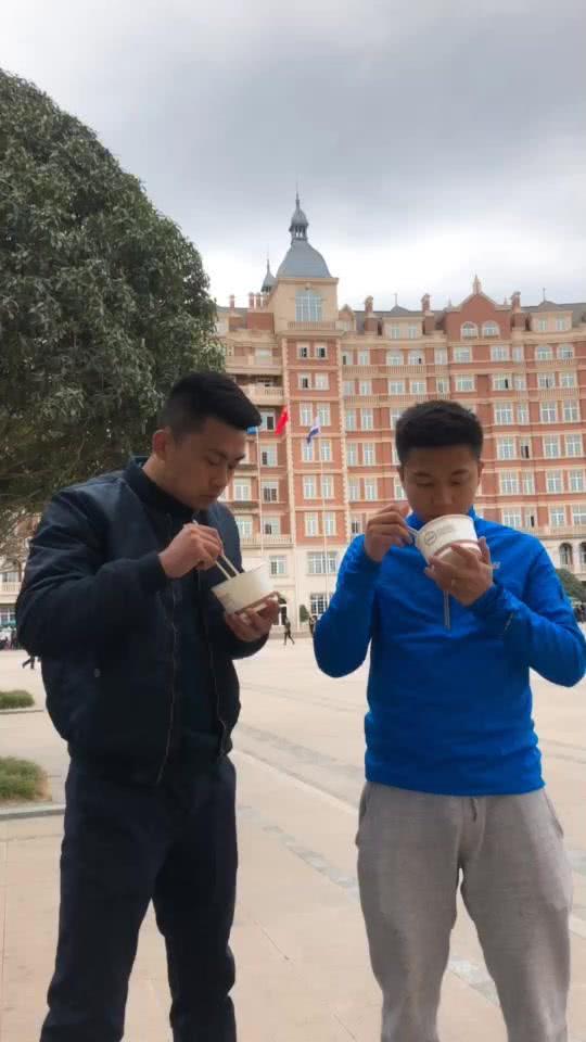  哈哈哈,深情一吻以后懵逼的表情