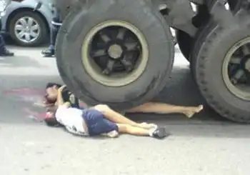 碾死我表情包货车