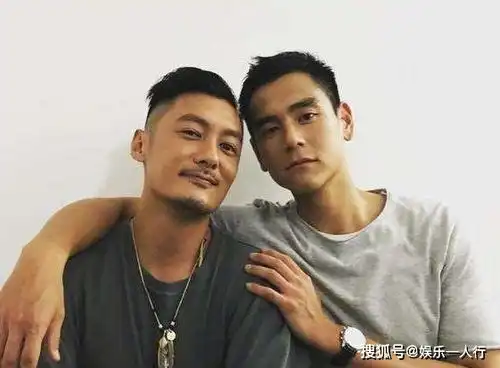  晒晒余文乐现实住的豪宅,在香港住这么高级的房子,也算是有钱了