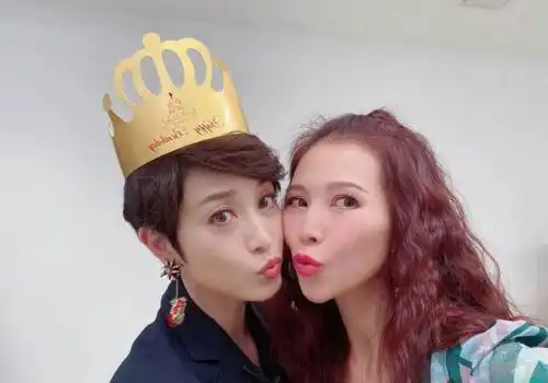 54岁陈法蓉晒与蔡少芬庆生照,港姐同框引回忆黄奕现身资源大好 54岁陈法蓉晒与蔡少芬庆生照,港姐同框引回忆黄奕现身资源大好