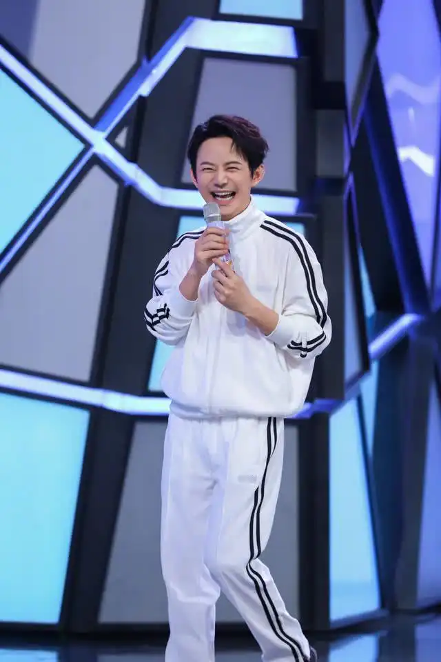  何炅不老秘诀首次大公开究竟靠着什么碾压80后,直追90后