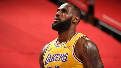  没看过nba也认识的五位球星乔詹科在列,尼克杨靠表情包出圈