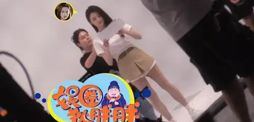  张慧雯与男友同回家恋情曝光片场露美腿拍广告做鬼脸表情很可爱
