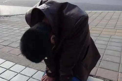  孩子反复高烧40度,去到医院治疗后,丈夫后悔跪地求我原谅