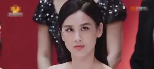  浪姐吴昕偷用黄圣依洗发水,有谁注意对方的表情网友不装了