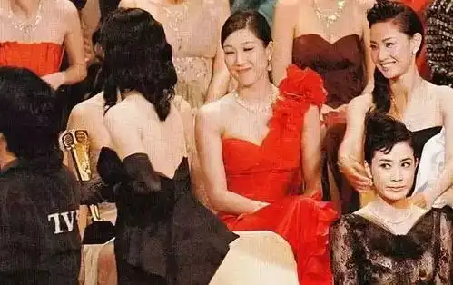 翻白眼冷笑女明星表情管理有多重要 翻白眼冷笑女明星表情管理有多重要