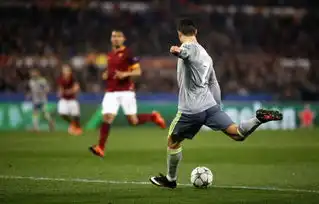 c罗水爷激情拥齐祖cr7遭黑脚
