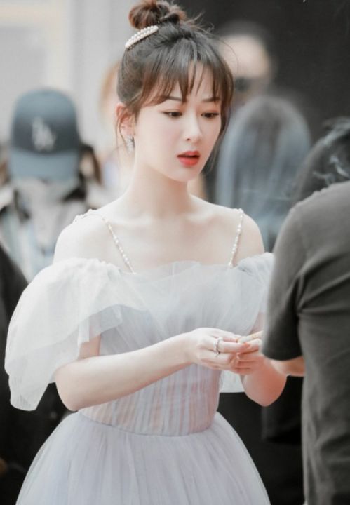  杨紫新综艺开拍,造型被美到,公主与民国女学生都很可爱