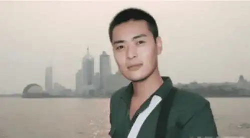  因拍戏双目失明,抑郁自杀两次失败,今女装亮相成视帝
