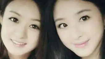  赵丽颖变身颖爷撩妹子,竟然摸张含韵的这里网友好邪恶