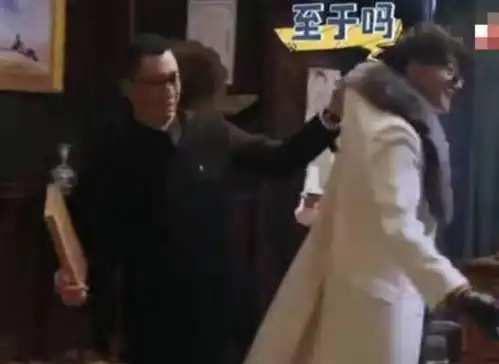  黄子韬被孙红雷拎走后,发表情包调侃什么黄公子,呵呵,就这