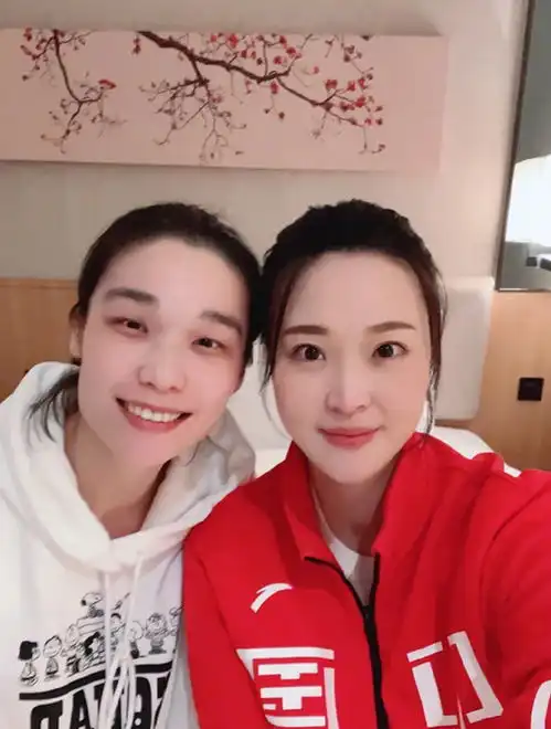 姐妹情深的表情包惠若琪