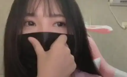  斗鱼一姐小团团露脸直播引发轰动,高颜值又可爱,跟乔碧萝完全不一样