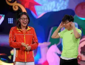  傅园慧中国冠军范狂撒表情包现场背起男观众