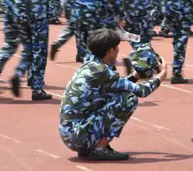  请查收你有一份军训表情包到啦