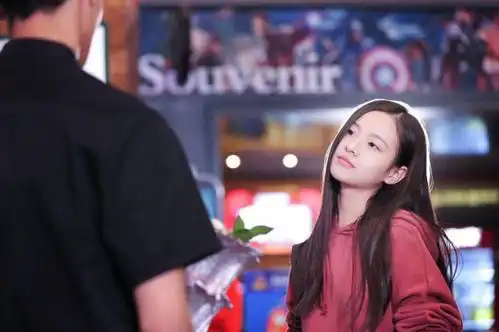  徐静蕾接班人李庚希,刚刚18岁的初恋脸已站定00后小花一席