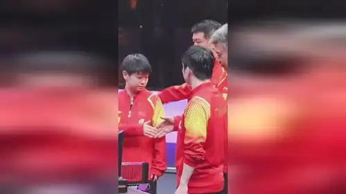  孙颖莎和李隼握手毫无表情,和刘国梁却笑容满面,李指又被欺负了