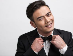  杨烁被称油腻男,他儿子小小年纪拍照的表情和杨烁一模一样