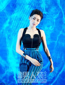  太子妃张天爱登杂志封面攻气十足性感一脸