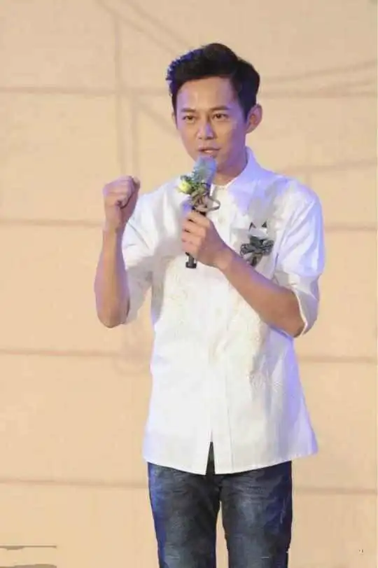  何炅的一个举动惹沈月泪目收到几乎整个圈祝福的何老师太会做人
