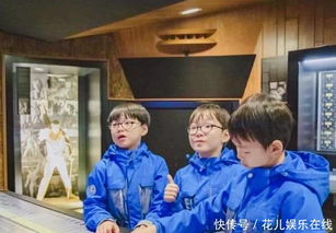  宋家三胞胎近照流出,表情包民国果然长变了,网友越大眼越小