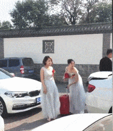  搞笑gif段子我在房间里打游戏,老婆喊肚子饿