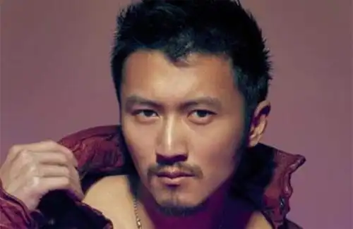  坐拥千万人气的谢霆锋,为何将王菲视为珍宝父亲遗传更多