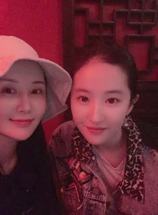 舒畅为刘亦菲庆生祝英姿飒爽的木兰兄生日快乐 舒畅为刘亦菲庆生祝英姿飒爽的木兰兄生日快乐