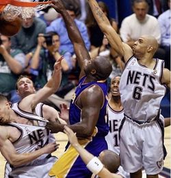  nba当年如何防守巅峰奥尼尔至少2人包夹最后1个令人惊叹