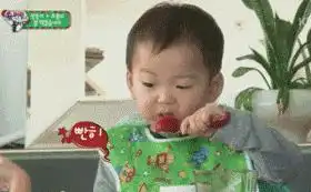  黄牙妹涂点显牙白的口红吧,不然你一笑我就想哭