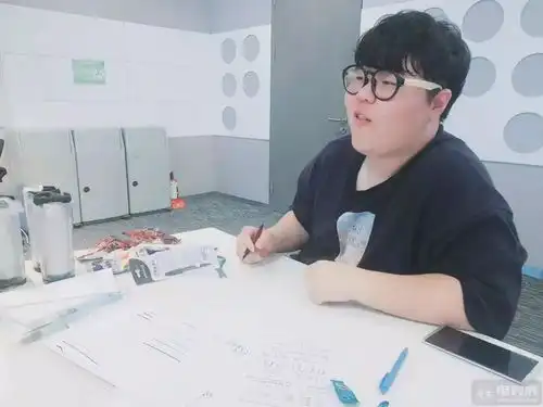  lolskt举行集体活动faker堪称行走的表情包
