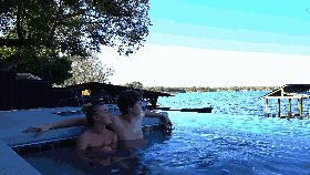 主人新交了男朋友,心机金毛竟形影不离,新男友的表情快哭了  主人新交了男朋友,心机金毛竟形影不离,新男友的表情快哭了